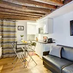 Chic Marais Retreat Steps To Cafes & Notre Dame