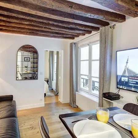 Chic Marais Retreat Steps To Cafes & Notre Dame *