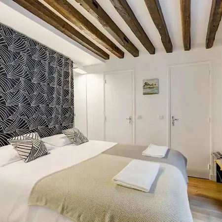 Chic Marais Retreat Steps To Cafes & Notre Dame * Parigi