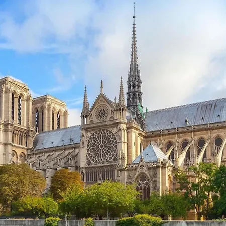 Chic Marais Retreat Steps To Cafes & Notre Dame Appartamento