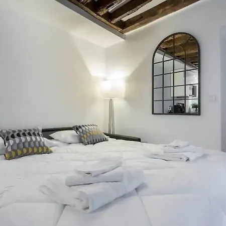 Appartamento Chic Marais Retreat Steps To Cafes & Notre Dame *