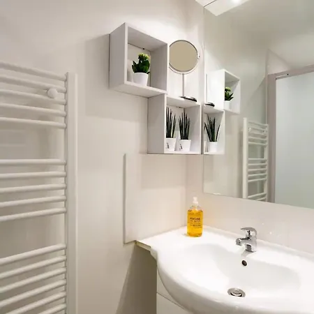 Chic Marais Retreat Steps To Cafes & Notre Dame Appartamento Parigi