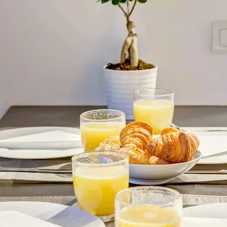 Appartamento Chic Marais Retreat Steps To Cafes & Notre Dame Parigi