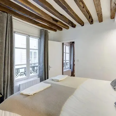 Chic Marais Retreat Steps To Cafes & Notre Dame Parigi
